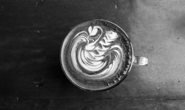 Black Latte : le café au charbon actif à la mode pour perdre du poids.