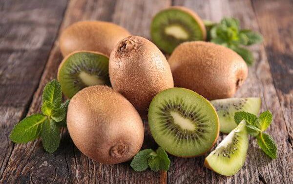 Kiwi : les propriétés nutritionnelles et les utilisations moins connues de ce fruit