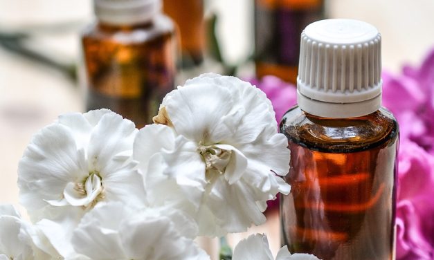 Les Bienfaits de l&rsquo;Huile Essentielle de Manuka pour la Santé